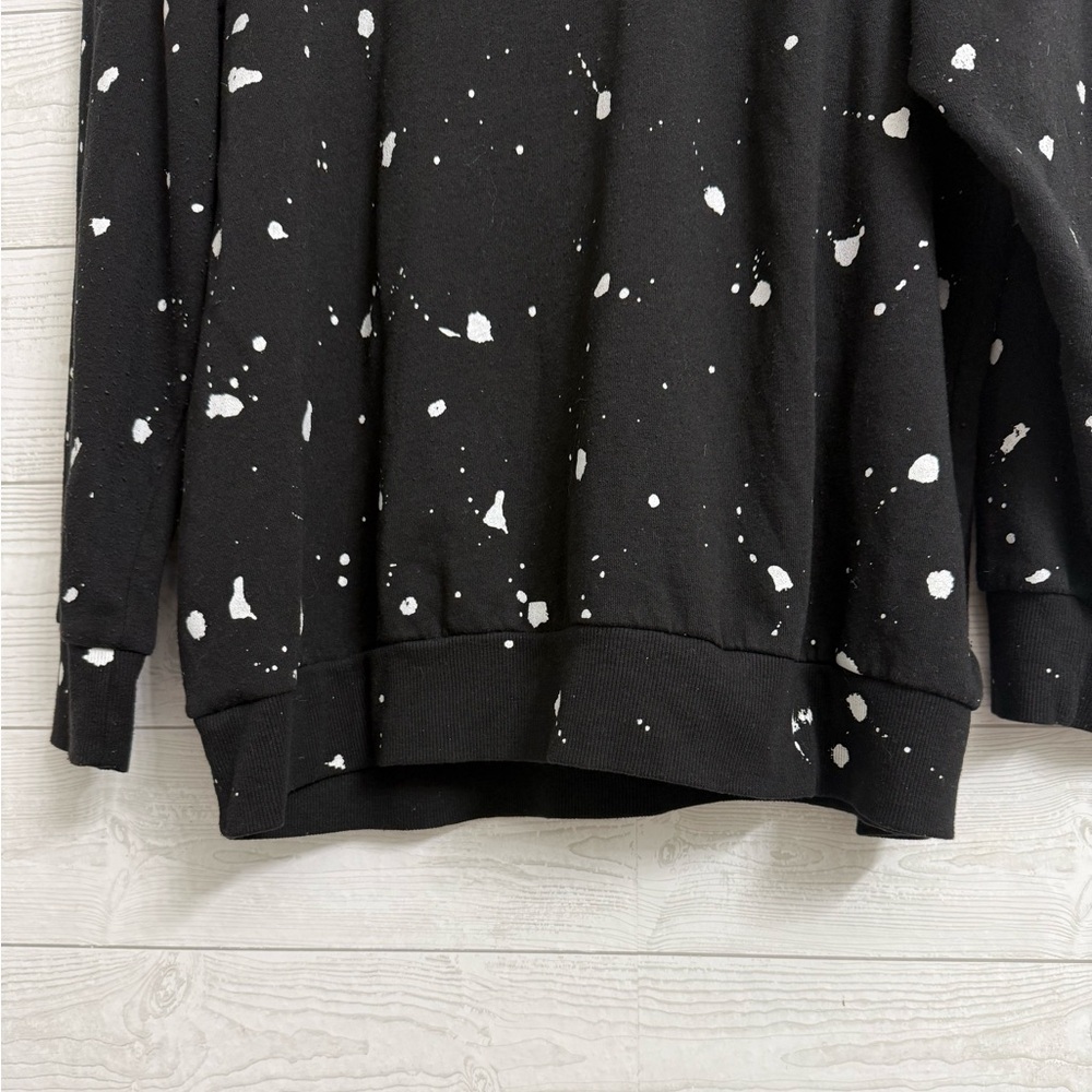 The Vinyl Icons Women’s Black Pullover “KISS” Sweatshirt. Size 2 (XL) - Picture 5 of 7